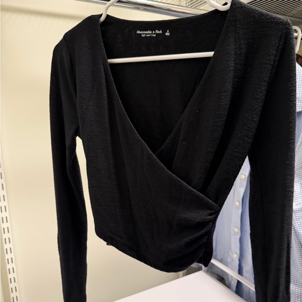 Abercrombie crossed front crop top